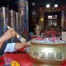 Bersih-bersih Jelang Imlek, Ribuan Jemaat Diprediksi Bersembahyang di Klenteng Fuk Ling Miau Yogyakarta