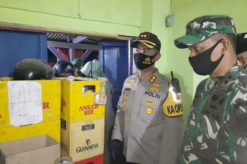 Ratusan Botol Miras Disita Saat Operasi Gabungan Jelang Lebaran di Subang