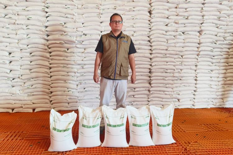 Jumlah Penerima Naik 6,5 Persen, Bulog Sorong Salurkan Bantuan Pangan Beras 2.094 Ton