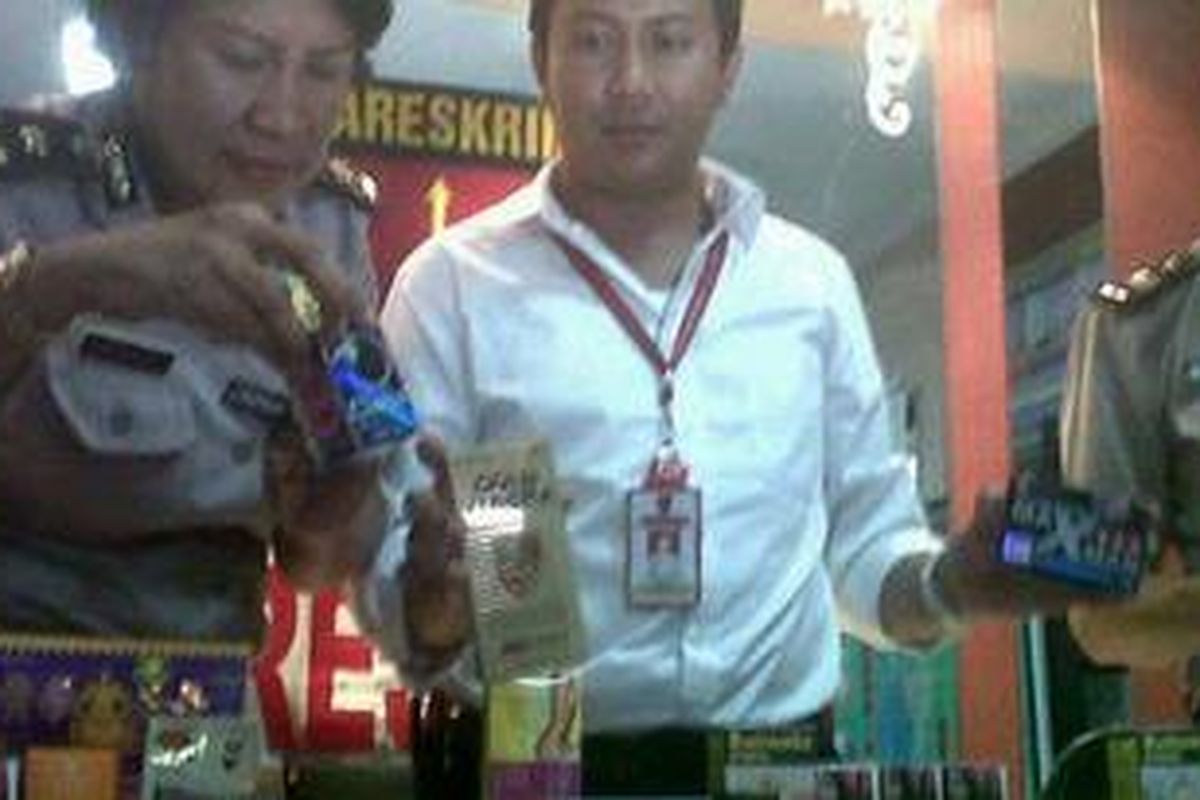 Obat pelangsing dan obat kuat disita dari 7 toko di Surabaya.