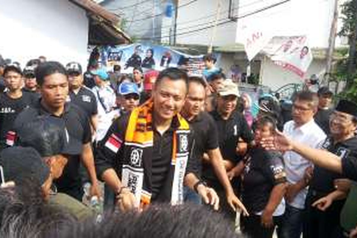 Calon gubernur DKI Jakarta nomor satu, Agus Harimurti Yudhoyono saat kunjungan kampanye ke Kelurahan Menteng, Jakarta Pusat, Kamis (22/12/2016).