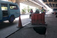 Jalan RE Martadinata Ambles, Ada Lubang Sedalam 1 Meter