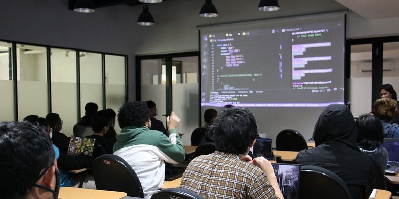 Coding Bootcamp intensif Hackativ8 mempersiapkan SDM IT di Indonesia untuk memasuki dunia kerja atau menambah wawasan untuk menaikkan gaji. 