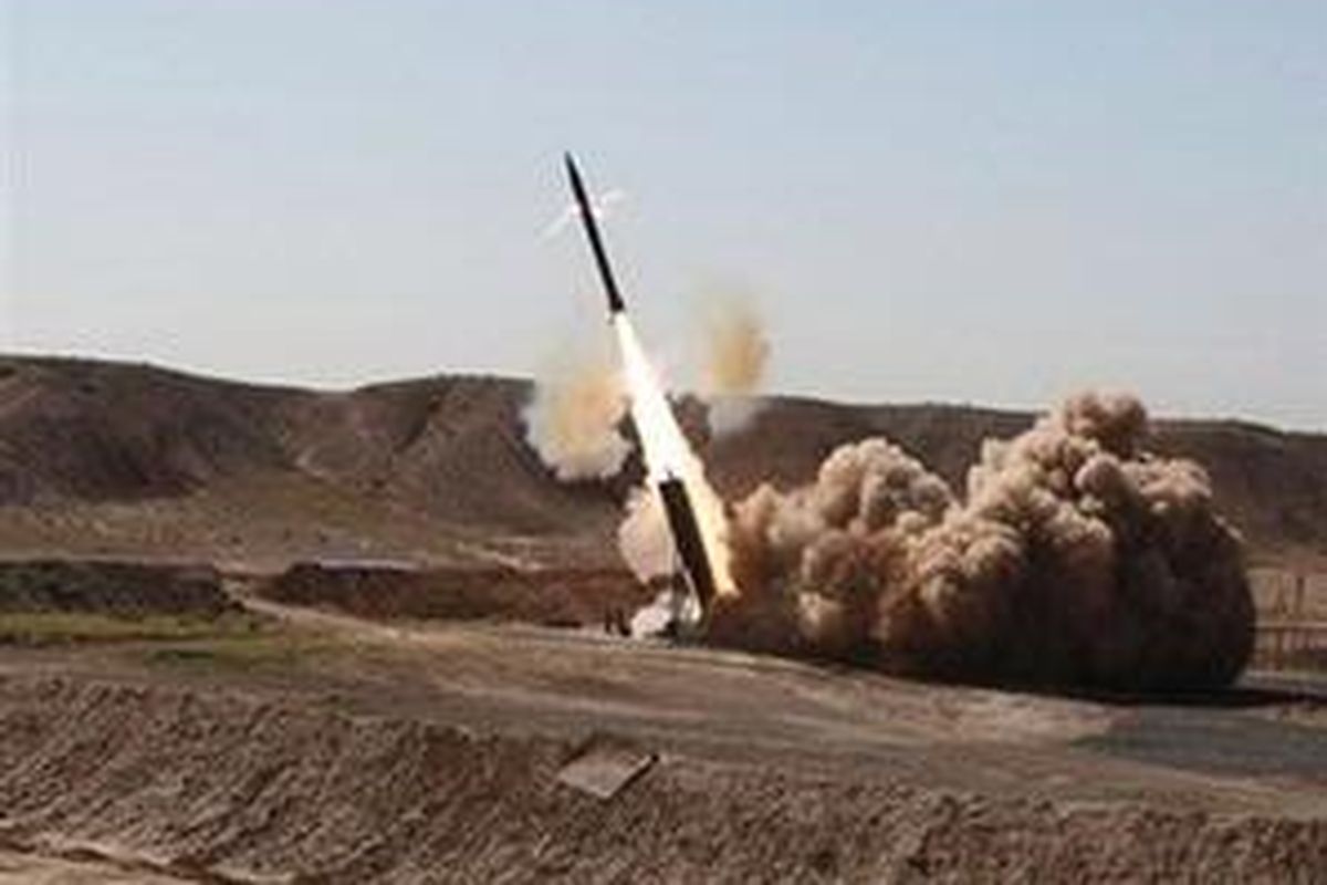  Rudal Zelzal Garda Revolusi diluncurkan dalam suatu latihan, 27 September 2009, dekat kota Qom, 130 kilometer selatan Teheran, Iran