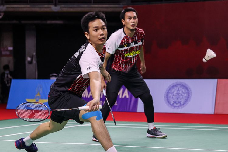 Ganda putra senior Indonesia, Mohammad Ahsan/Hendra Setiawan, beraksi dalam perempat final Thailand Open 2021, Jumat (15/1/2021).