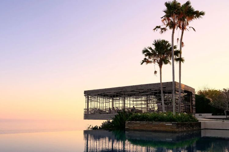 Mulai dari Bali hingga NTT, hotel atau akomodasi ramah lingkungan ini menawarkan pengalaman staycation nyaman dengan konsep berkelanjutan. Salah satunya Alila Villas Uluwatu.