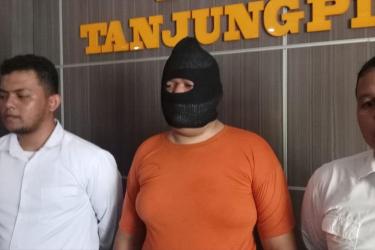 Pungky Desvin Baskara (25) yang merupakan guru bidang studi Bahasa Ingris yang mengajar disalah satu SMK di Tanjungpinang