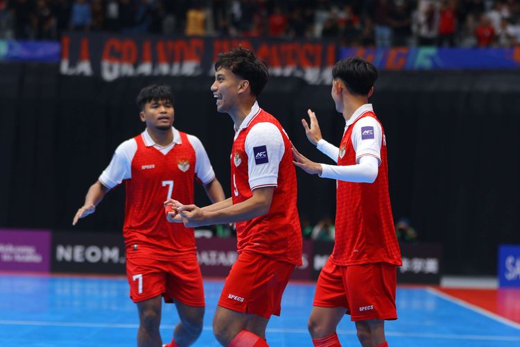 Selebrasi para pemain pemain timnas futsal Indonesia saat merayakan gol Rio Pangestu pada ajang AFC Futsal ASIAN CUP 2026 di Indonesia Arena, Jakarta Pusat, Kamis (29/1/2026).