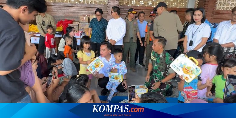 Kala Gibran Kunjungi Korban Banjir Bali...