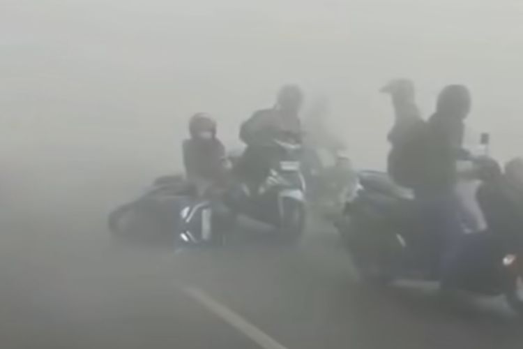 Kabut Asap Selimuti Jalan Gubernur Syarkawi Banjar, Warga Temukan 3 Kecelakaan