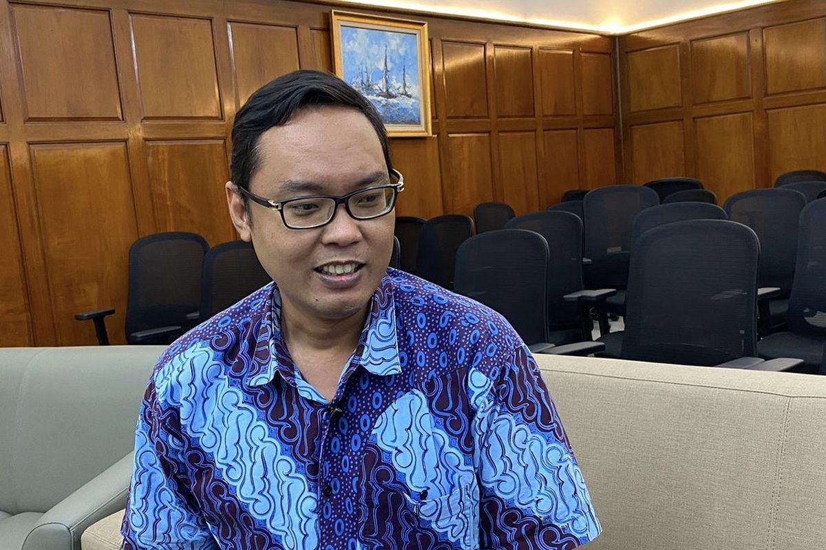 Plt Direktur Medik RS UPT Vertikal Kemenkes Surabaya, dr Adhy Nugroho, di rumahnya, Rabu (30/10/2024).