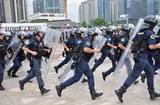 Unjuk Kekuatan, 12.000 Polisi China Ikuti Latihan Anti-Huru Hara di Perbatasan Hong Kong