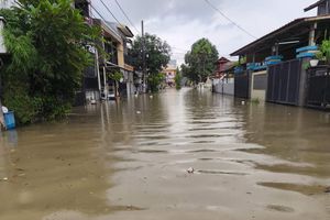 Tanggul Kali Angke Jebol, Banjir di Perumahan Pinang Griya Permai Kian Meninggi