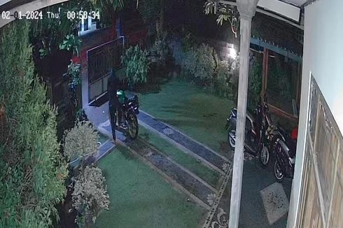 Terekam Kamera CCTV, Maling Bawa Kabur Motor Ninja Warga di Buleleng