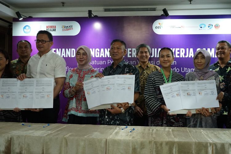 Empat politeknik menandatangani kerja sama dengan PT Enerflow Engineering Indonesia dan PT Siskindo Utama Dharma bersama Institut Teknologi PLN di Gedung Kemendikbud, pada Selasa (6/2/2024).