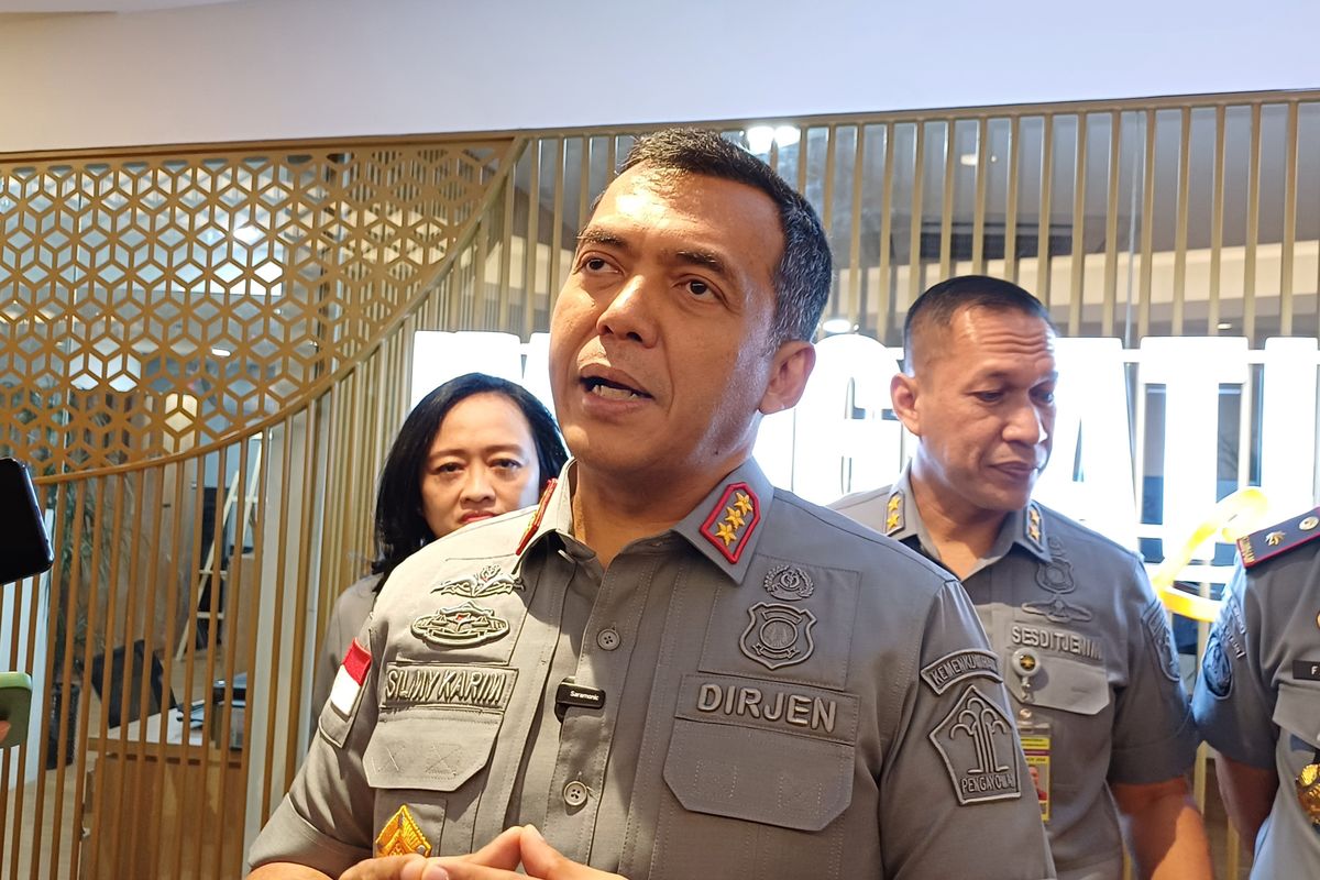 Direktur Jenderal (Dirjen) Imigrasi Silmy Karim saat ditemui wartawan saat meresmikan Immigration Lounge di Pondok Indah Mall (PIM) 3, Jakarta Selatan, Senin (10/6/2024).