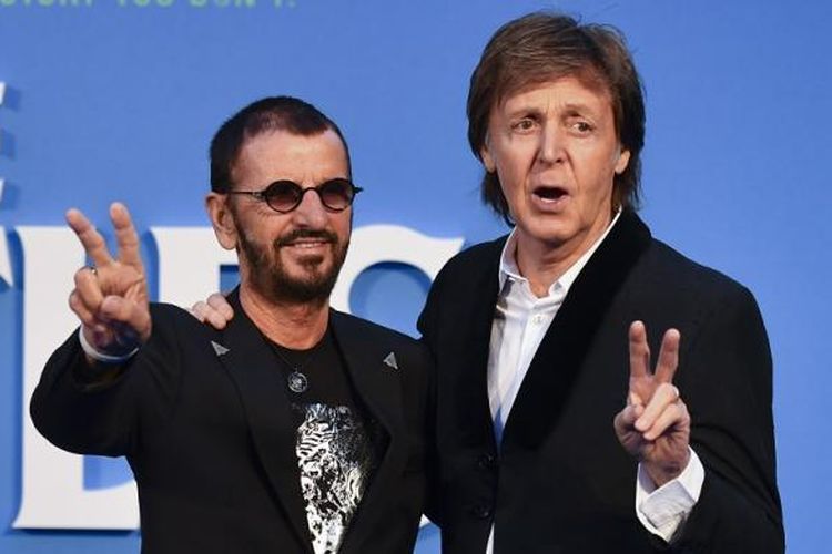 Dua mantan personel The Beatles, Paul McCartney (kanan) dan Ringo Starr, menghadiri pemutaran perdana film The Beatles Eight Days a Week: The Touring Years di London, Inggris, pada Kamis (15/9/2016).