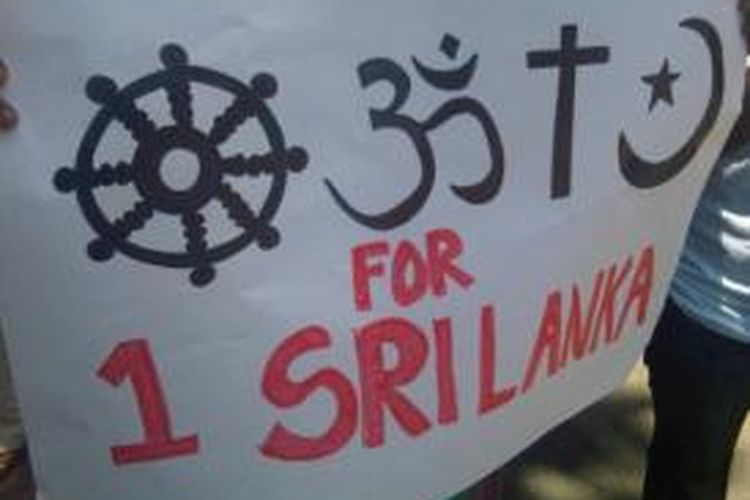 Sebuah poster yang menjunjung kerukunan beragama di Sri Lanka.