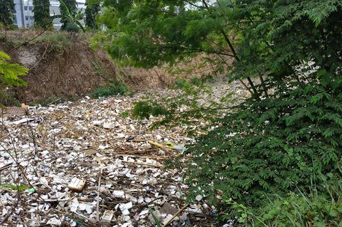 330 Ton Sampah Diangkut dari Kali Jambe Bekasi di Jatimulya