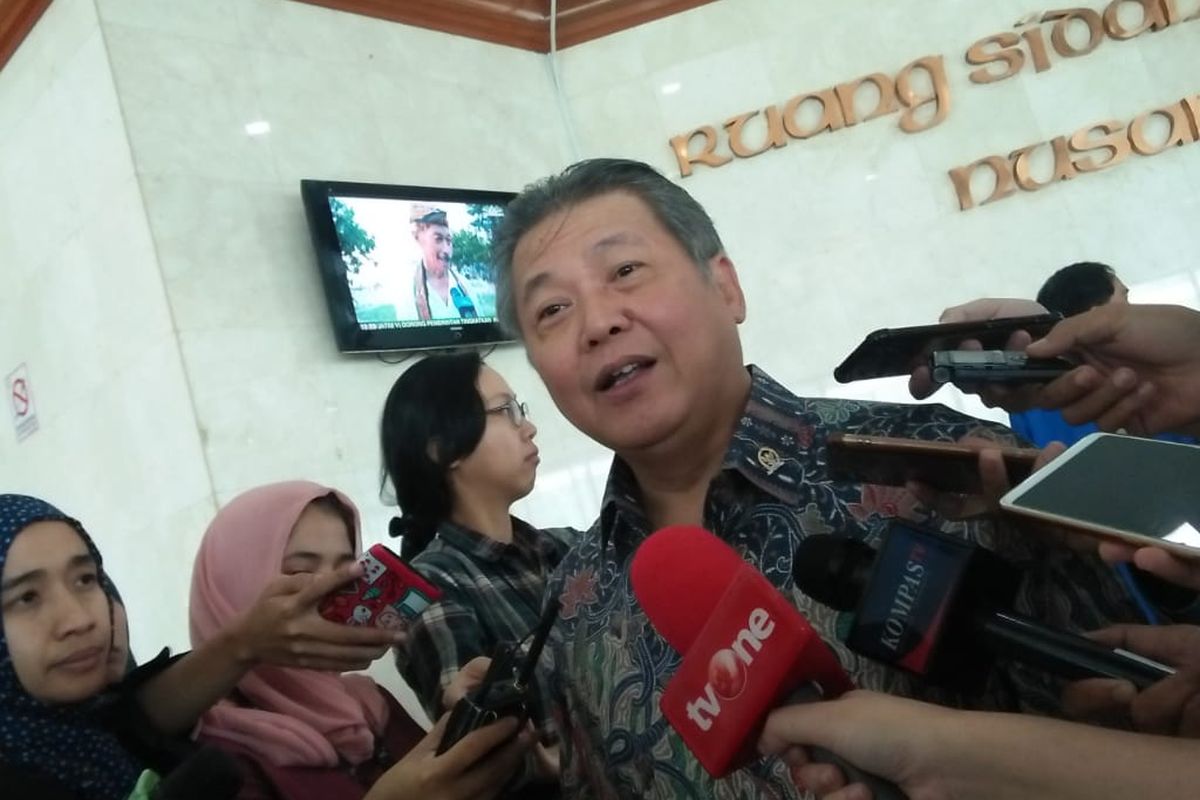 Anggota Komisi XI Hendrawan Supratikno di Kompleks Parlemen, Jakarta, Kamis (4/7/2019)