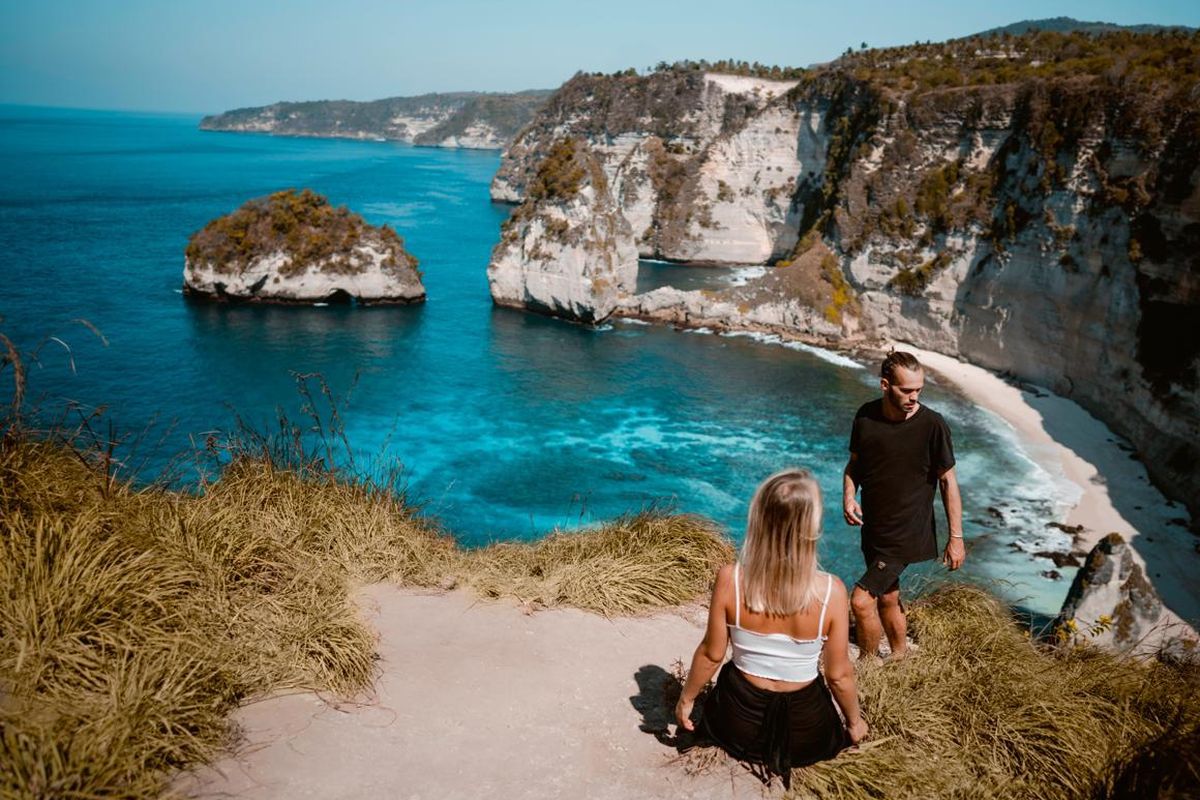 Foreign tourists at Nusa Penida Beach