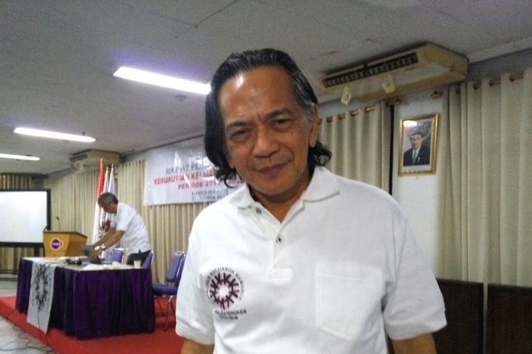 Artis peran Ray Sahetapy dalam jumpa pers film Senjakala di Manado yang diputar di Amerika Serikat di kawasan Pulomas, Jakarta Timur, baru-baru ini. 
