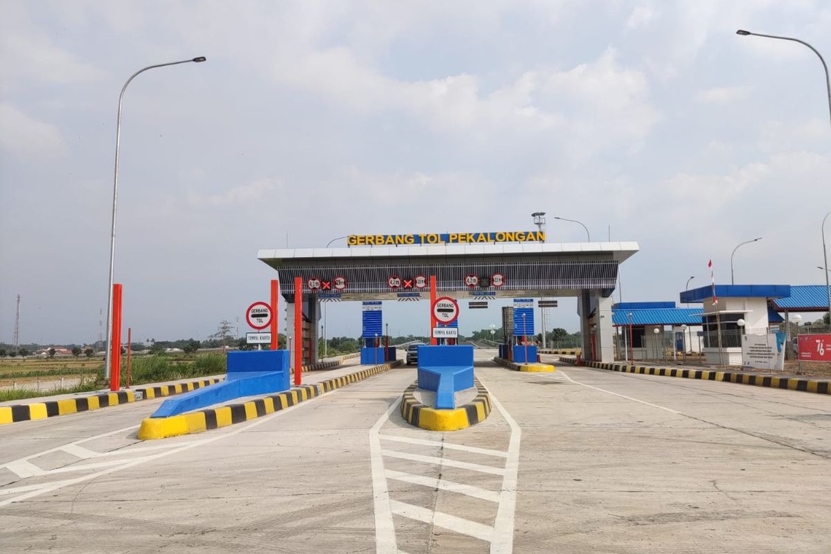Gerbang Tol (GT) Pemalang Jalan Tol Pemalang-Batang.
