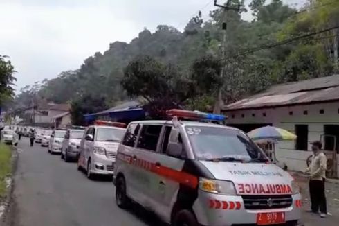 Konvoi Belasan Ambulans Jemput 47 Warga Positif Covid-19 Klaster Senam Tasikmalaya 