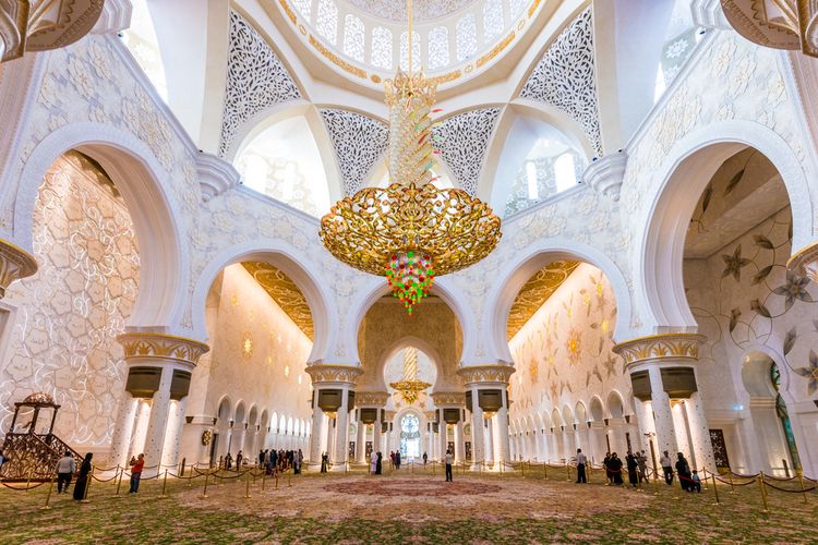 Lampu gantung kristal di Sheikh Zayed Grand Mosque, Abu Dhabi