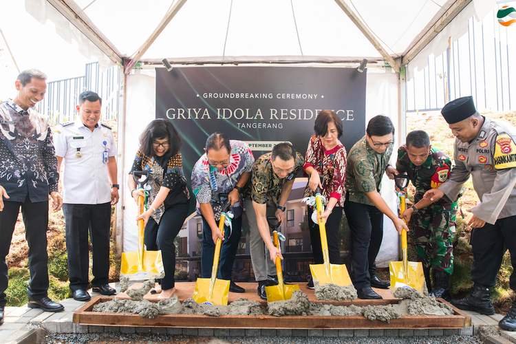 PT Barito Pacific Tbk melalui lini bisnis usaha properti dan hospitalitas PT Griya Idola, secara resmi memulai pembangunan Griya Idola Residence, Tangerang, Rabu (20/9/2023).