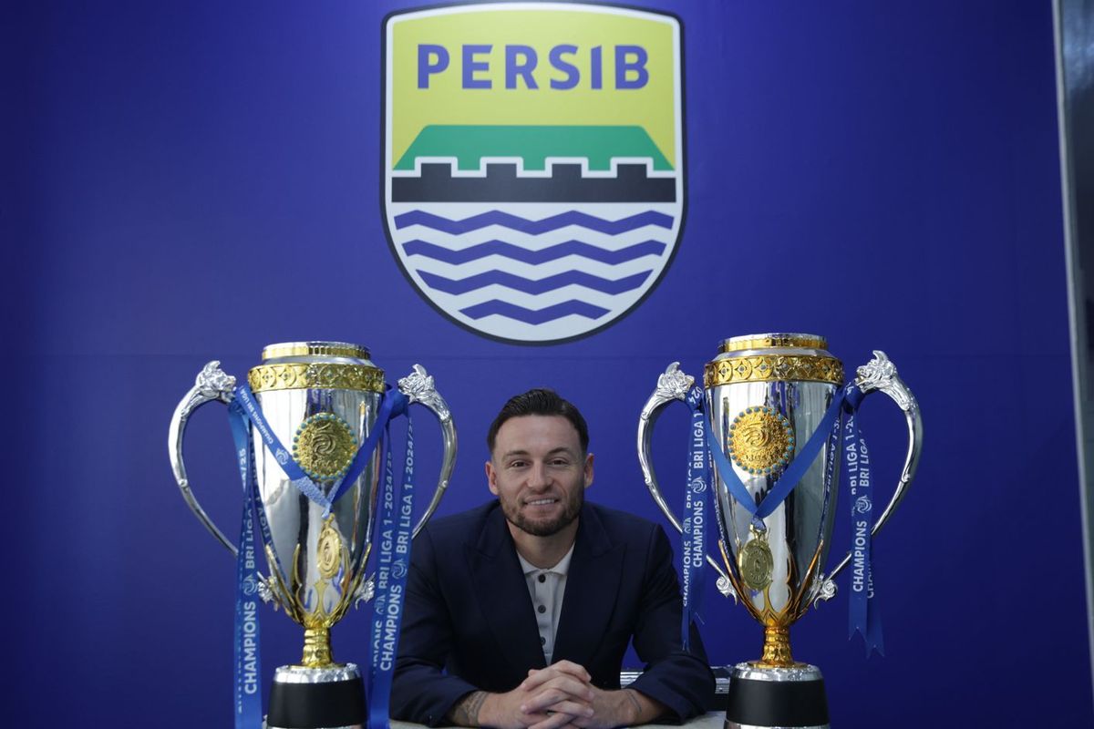 Elcapitano Marc Klok memperpanjang kontraknya hingga 2027 bersama Persib Bandung.