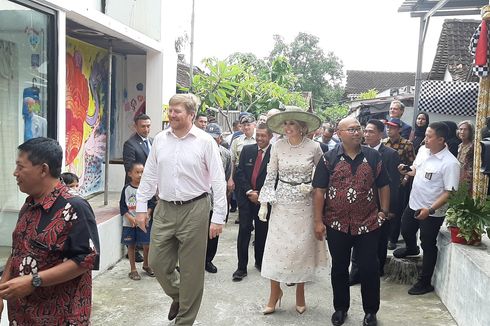 Raja Belanda Ambil Pesanan Baju Batik di Kampung Cyber Yogyakarta