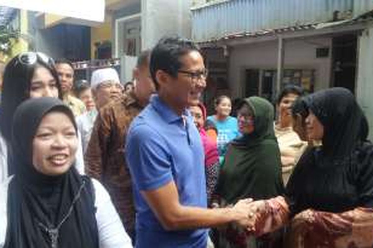 Sandiaga saat berdialog dengan warga di Kelurahan Rawasari, Jakarta Pusat, Rabu (30/11/2016)