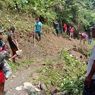Gugah Nurani Pemkab, Warga Pedalaman Maluku Gotong Royong Perbaiki Jalan Rusak Sepanjang 37 Km
