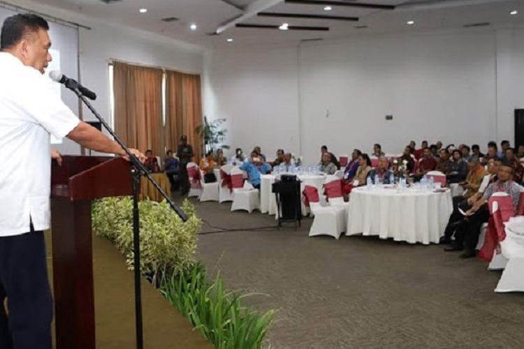 Gubernur Sulawesi Utara Olly Dondokambey menjadi pemateri pada seminar Forum Komunikasi Pria Kaum Bapa Persekutuan Gereja-Gereja Di Indonesia (FK-PKB PGI) di Minahasa Utara, Jumat (28/9/2018).