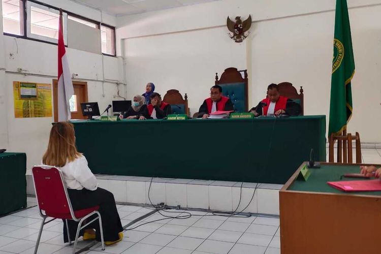 Lina Mukherjee saat menjalani sidang pledoin di Pengadilan Negeri Kelas 1 Palembang, Selasa (12/9/2023).