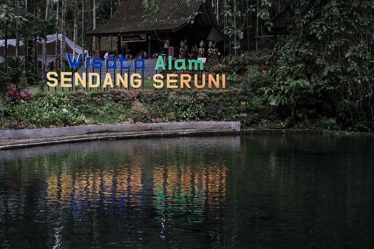 Wisata Sendang Seruni di Desa Tamansari, Licin, Banyuwangi, Jawa Timur.
