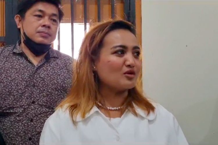 Lina Mukherjee saat menjalani sidang vonis di Pengadilan Negeri Palembang, Selasa (19/09/2023).