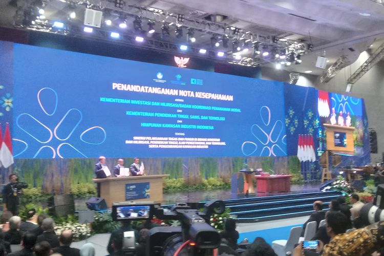 Sebanyak 360 rektor perguruan tinggi Indonesia dan 1.000 peneliti terbaik diundang ke acara Konvensi Sains, Teknologi, dan Industri Indonesia (KSTI) yang digelar di Sasana Budaya Ganesha (Sabuga) Institut Teknologi Bandung (ITB), Jalan Tamansari, Kota Bandung, Jawa Barat, Kamis (7/8/2025).