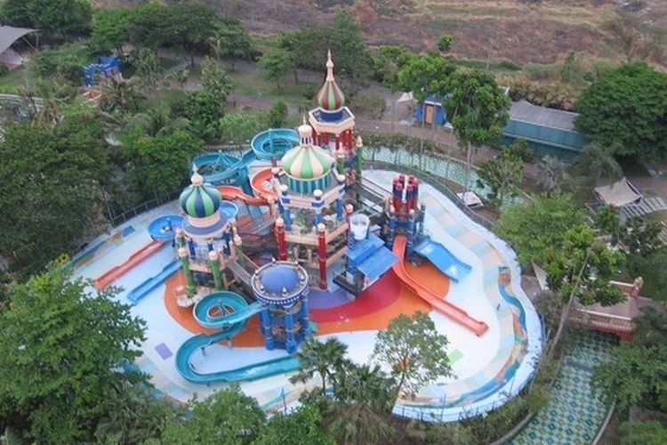 Ciputra Waterpark, salah satu tempat wisata Surabaya yang bisa dikunjungi.