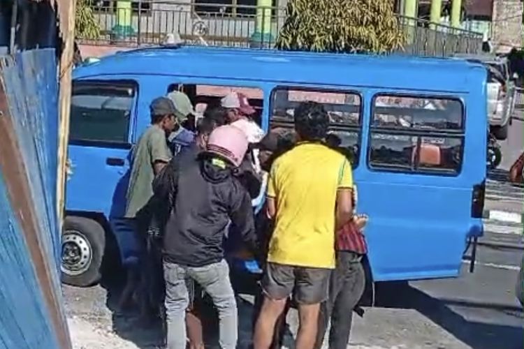 Dinding Bangunan Gerai Alfamidi di Maluku Ambruk, 2 Pekerja Tewas