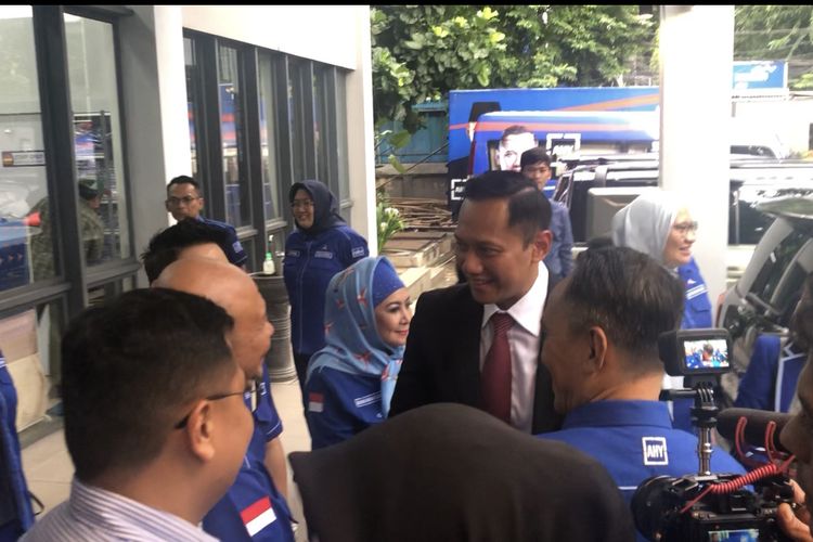 Ketua Umum Partai Demokrat Agus Harimurti Yudhoyono (AHY) di kantor DPP Partai Demokrat, Jalan Proklamasi, Menteng, Jakarta, Jumat (8/3/2024).
