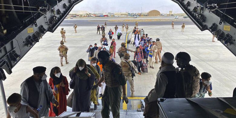 Genjot Proses Evakuasi, AS Terjunkan Lebih Banyak Petugas Konsuler ke Afghanistan - Vimarsana News