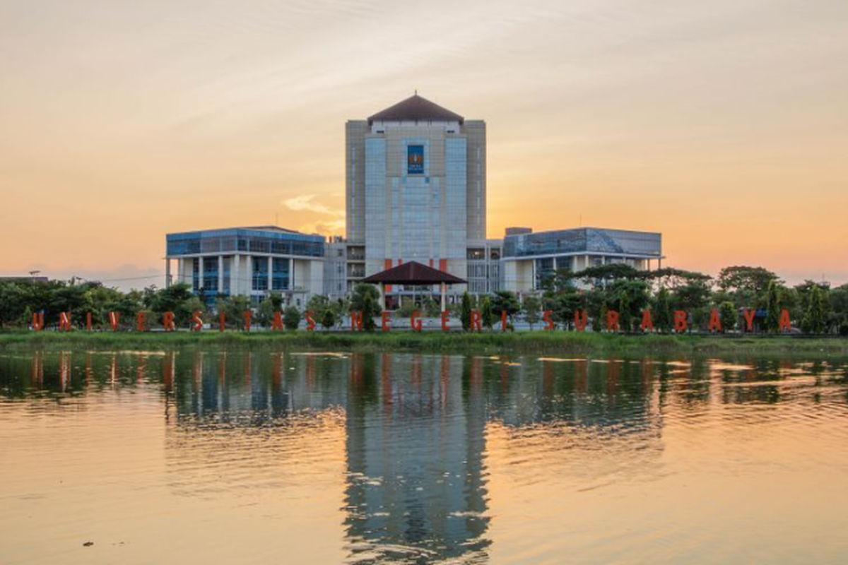 Gedung Universitas Negeri Surabaya (Unesa).