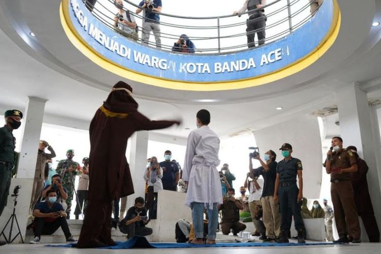 Pemerintah Kota Banda Aceh mengaku pihaknya tetap melaksanakan hukuman cambuk, karena sudah ada putusan dari Mahkamah Syariah.