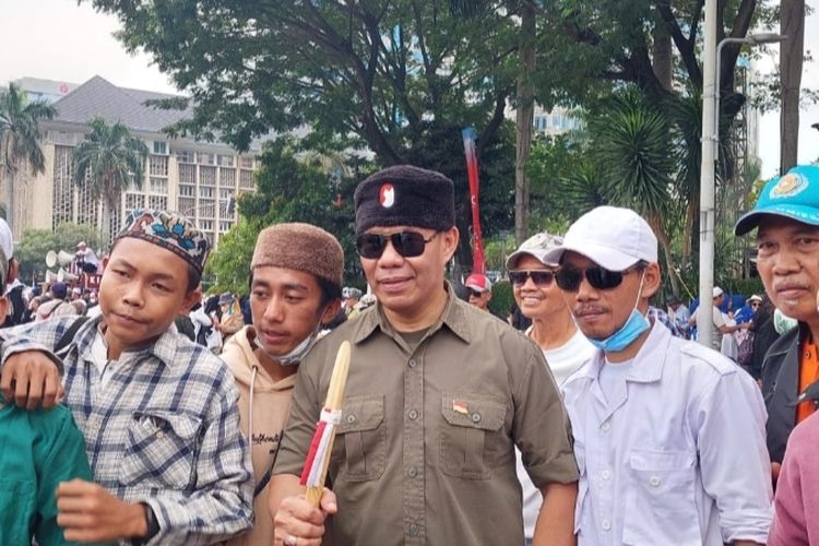 Ruslan Buton pecatan TNI yang meminta Presiden Joko Widodo legowo untuk mundur di tengah pandemi Covid-19 tampak mengikuti aksi unjuk rasa 411 di Patung Kuda Arjuna Wijaya, Jakarta Pusat, Jumat (4/11/2022) siang.