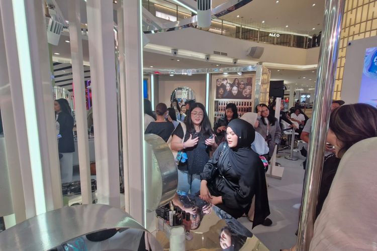 Salah satu area yang dihadirkan di Beauty Science Tech 2024: Reshaping the Future oleh ParagonCorp di Main Atrium Senayan City, Jakarta, Kamis (28/11/2024). Acara ini akan berlangsung selama empat hari hingga Minggu (1/12/2024).