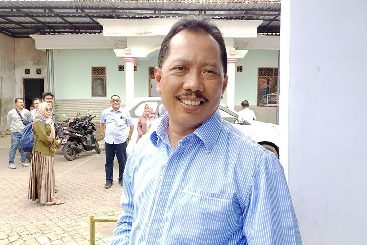 Aminurokhman mengingatkan Nasdem berkomitmen mengawal pemerintahan Jokowi hingga saat ini, meski mencapreskan Anis Baswedan. 