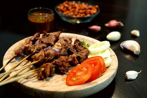 Cara Simpan Sate Ayam, Taruh Lemari Makan atau Freezer?