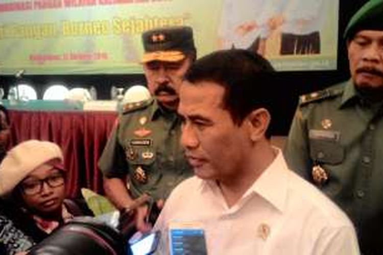 Menteri Pertanian RI, Andi Amran Sulaiman, di Rakor Pangan Wilayah Kalimantan 2016 di Balikpapan.
